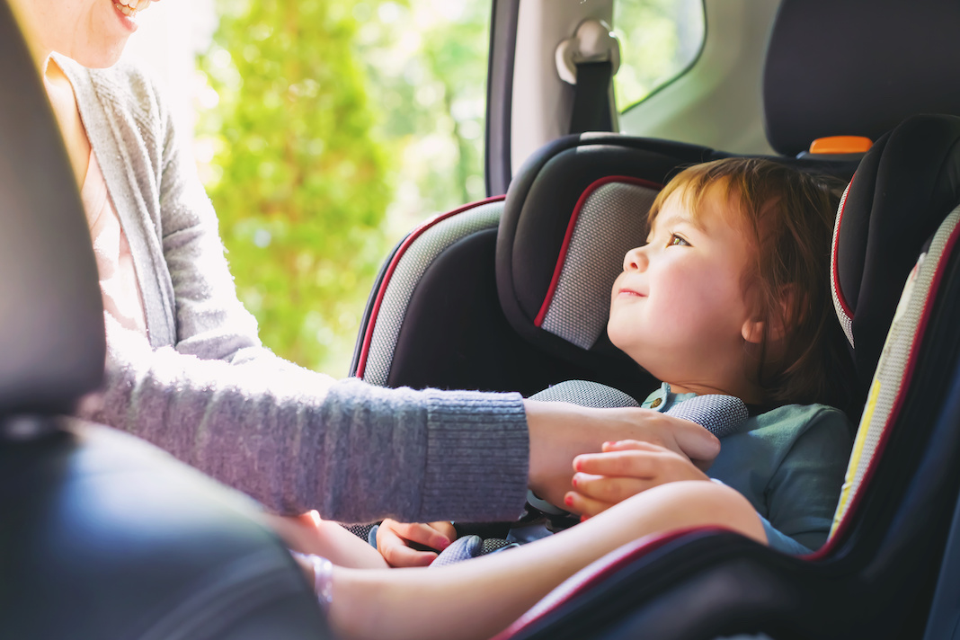 Seggiolino auto per bambini, le regole da rispettare