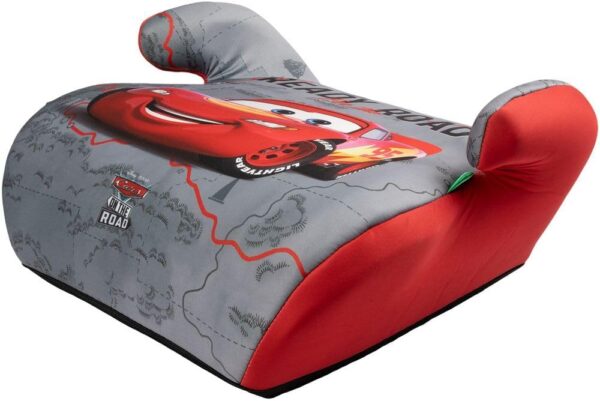 Disney Cars Seggiolino alzatina auto i-Size ECE R129. Alzabimbo per la sicurezza dei bambini con altezza da 125 a 150 cm. Rialzo con grafiche di Cars, seduta per bimbi su fondo grigio.