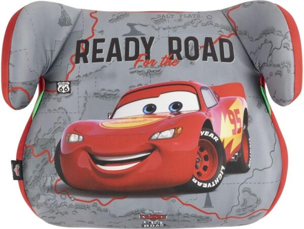 Disney Cars Seggiolino alzatina auto i-Size ECE R129. Alzabimbo per la sicurezza dei bambini con altezza da 125 a 150 cm. Rialzo con grafiche di Cars, seduta per bimbi su fondo grigio.