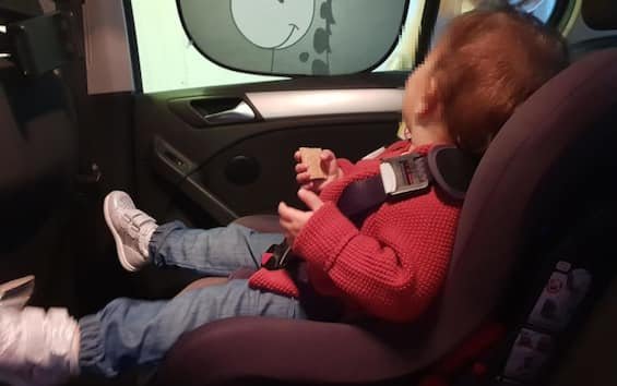 Dai seggiolini agli airbag: le regole per far viaggiare i bambini in auto in modo sicuro