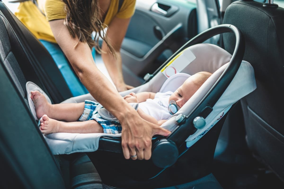 Nuova normativa sui seggiolini auto per i bambini: cosa cambia?